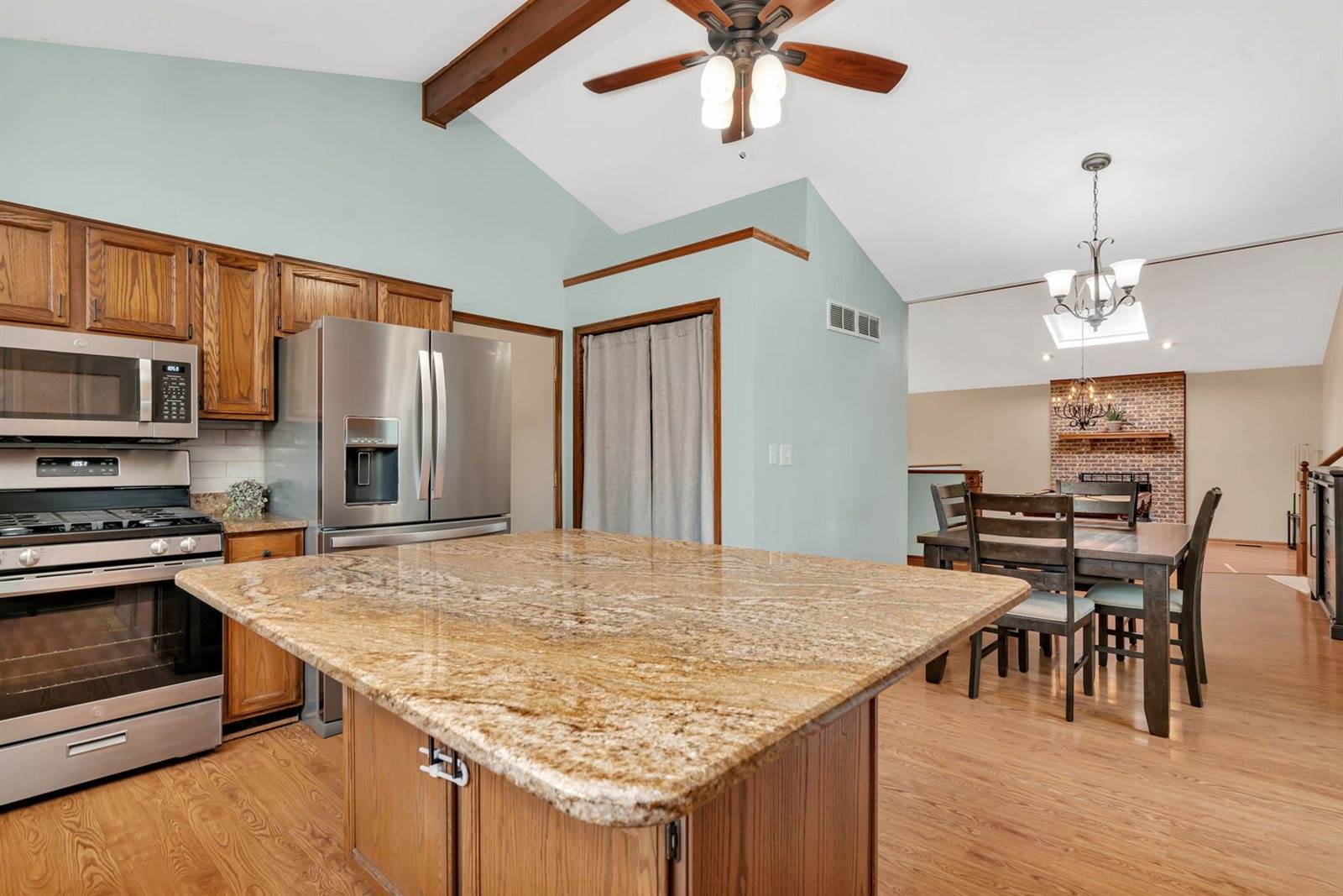 20408 South Grand Prairie Lane, Frankfort, IL 60423