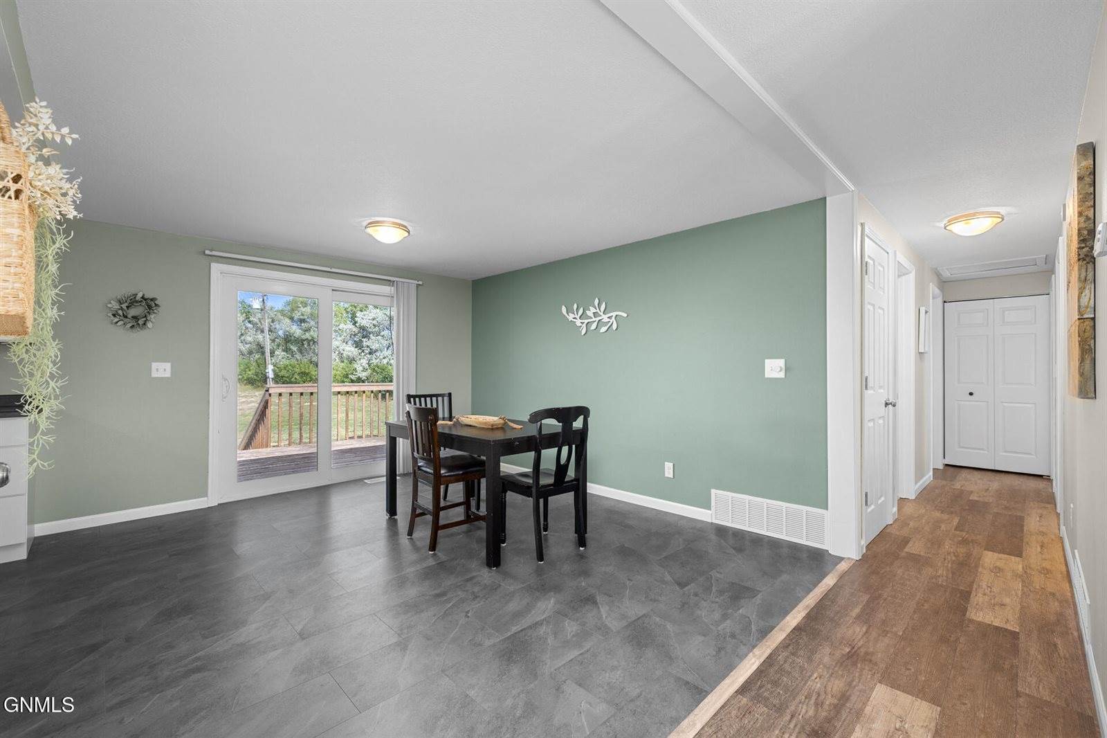 30 70th Street East, Williston, ND 58801