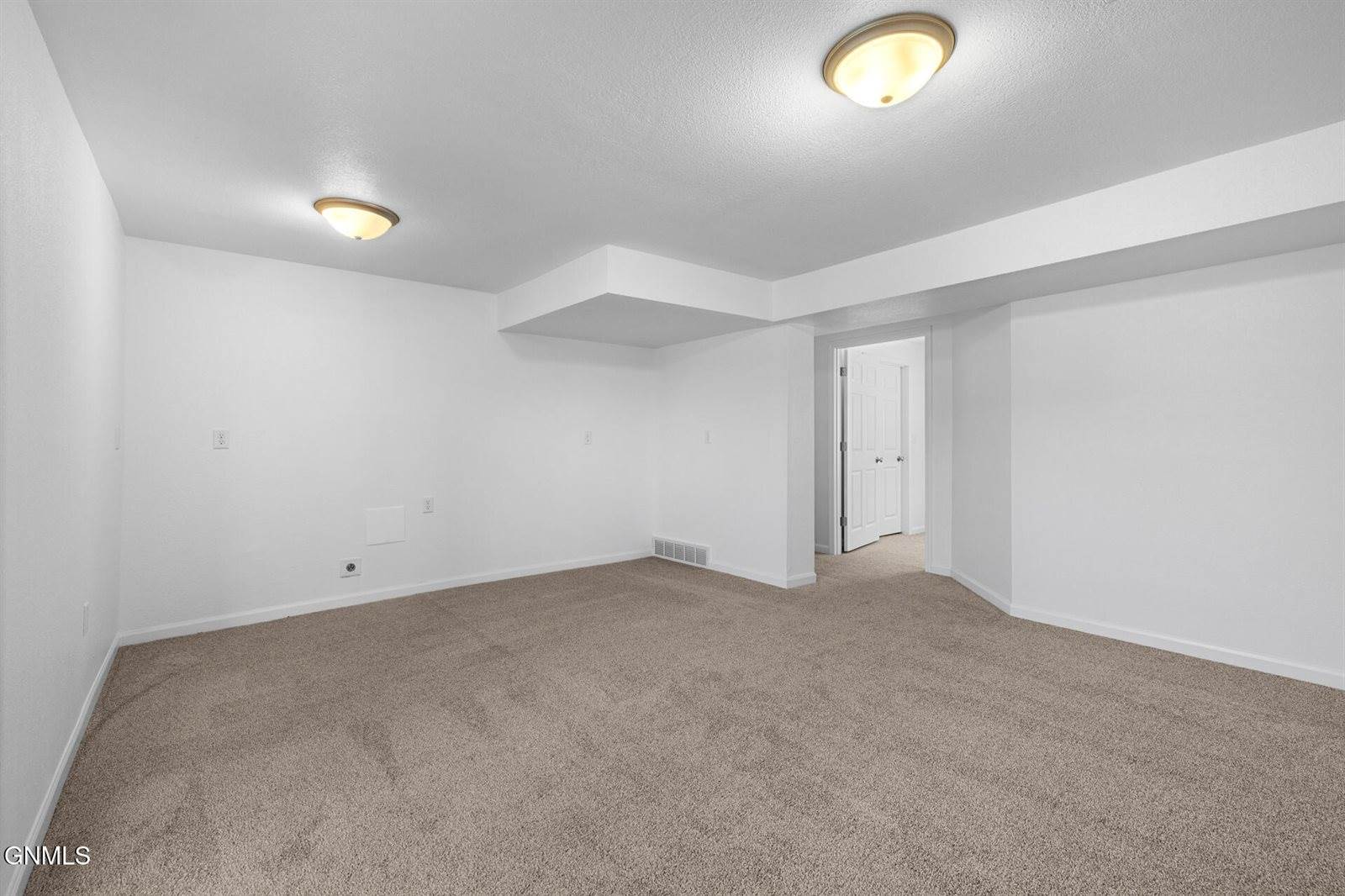 30 70th Street East, Williston, ND 58801