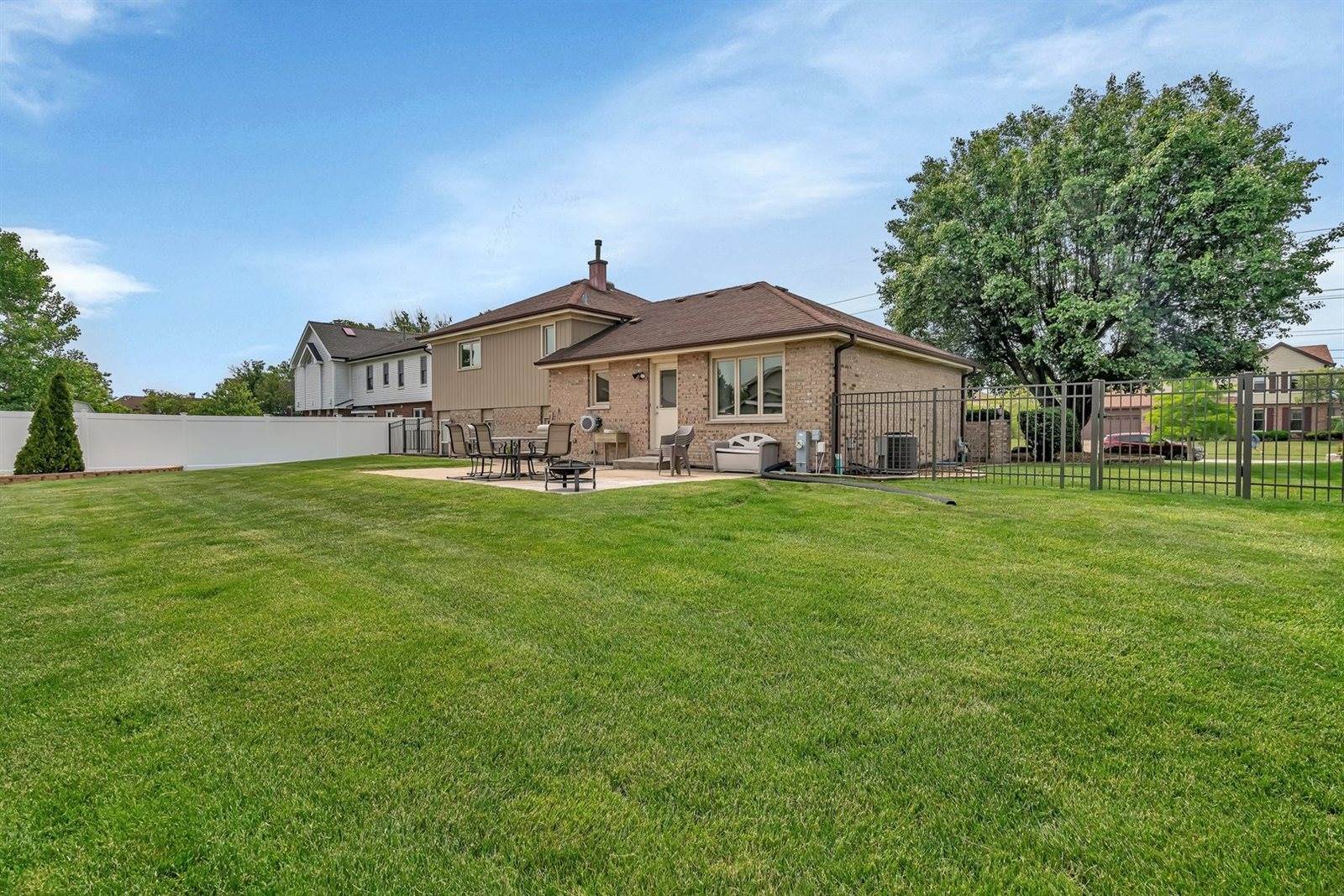 8932 Pebble Beach Lane, Orland Park, IL 60462