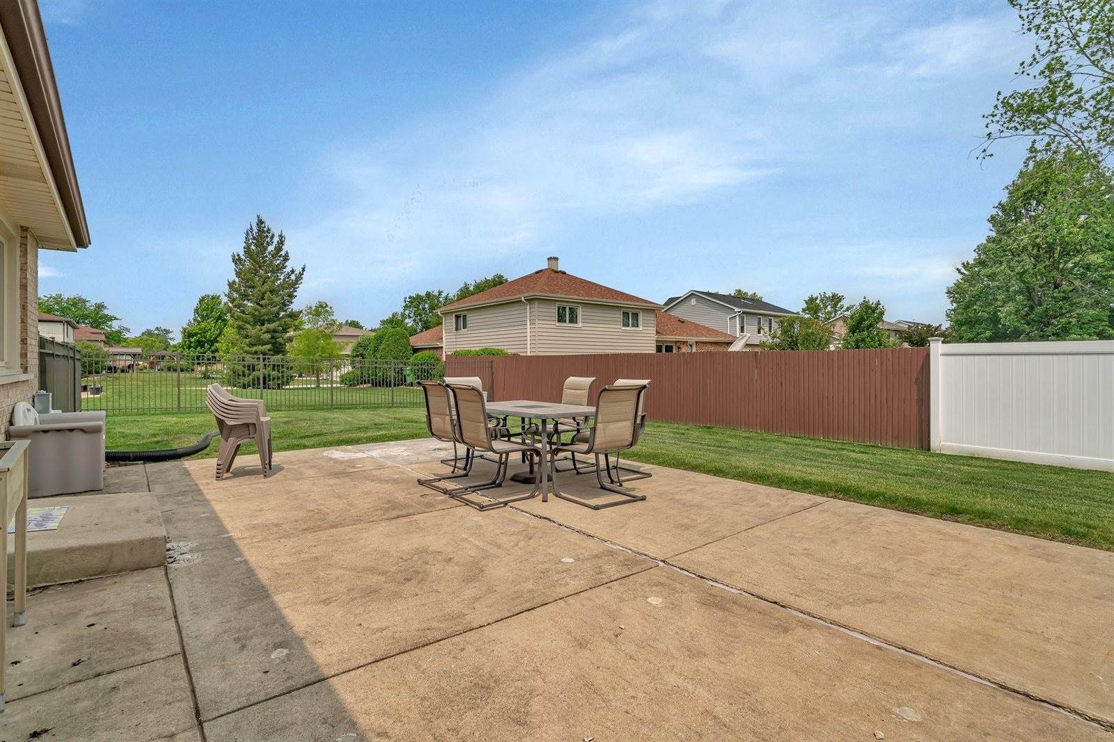 8932 Pebble Beach Lane, Orland Park, IL 60462