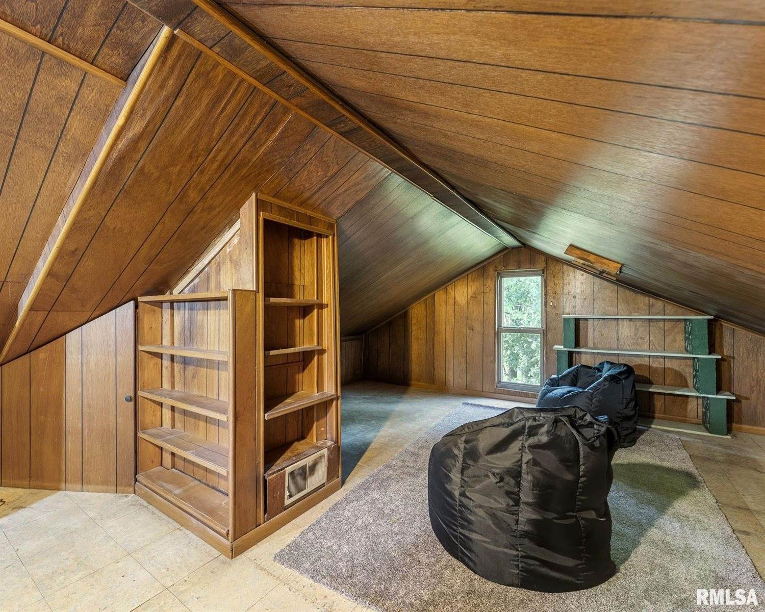 20058 Wells Ferry Road, Bettendorf, IA 52722