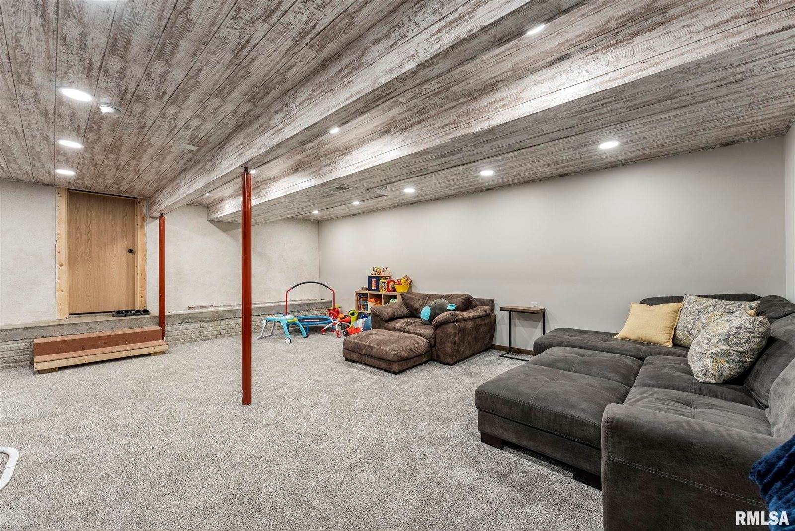 20058 Wells Ferry Road, Bettendorf, IA 52722