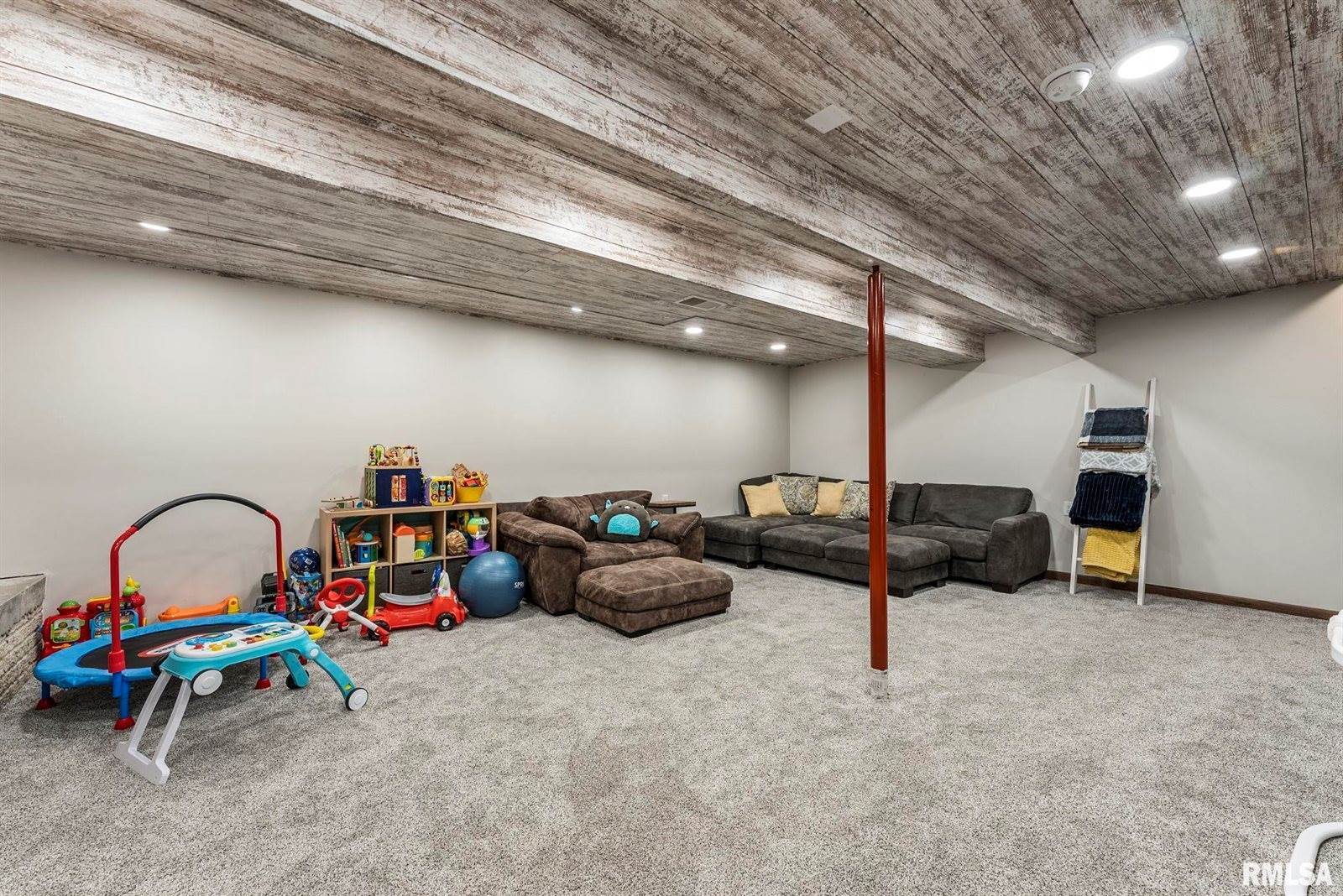 20058 Wells Ferry Road, Bettendorf, IA 52722