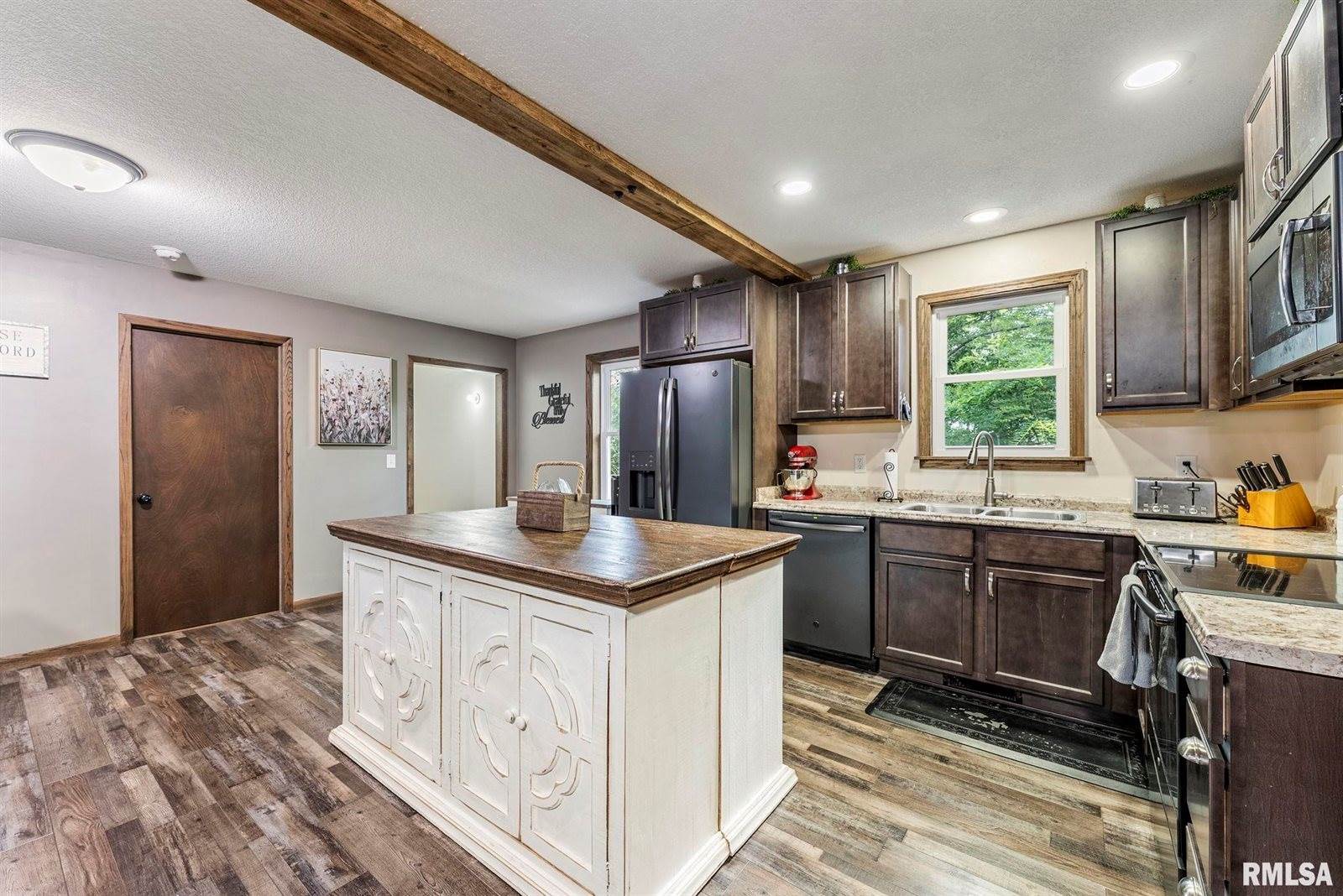 20058 Wells Ferry Road, Bettendorf, IA 52722