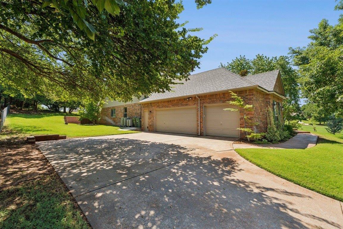 6796 Stone Valley Drive, Edmond, OK 73034