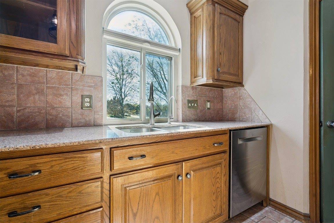 6796 Stone Valley Drive, Edmond, OK 73034