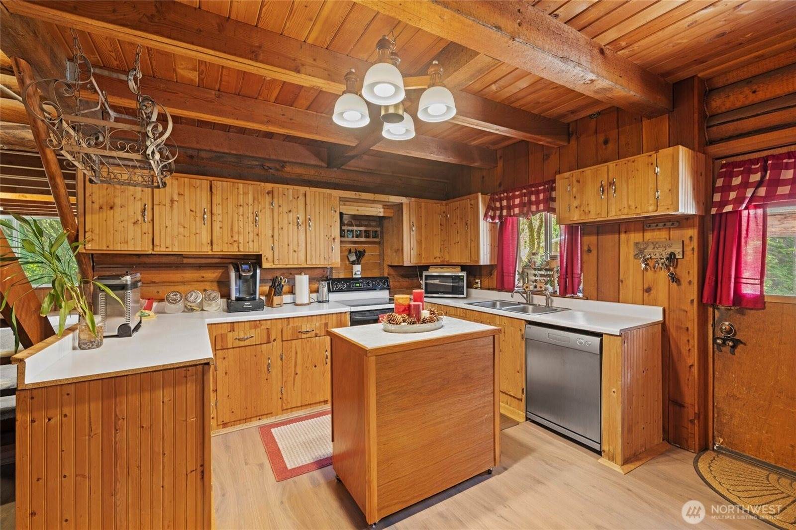 44682 Concrete Sauk Valley Road, Concrete, WA 98237