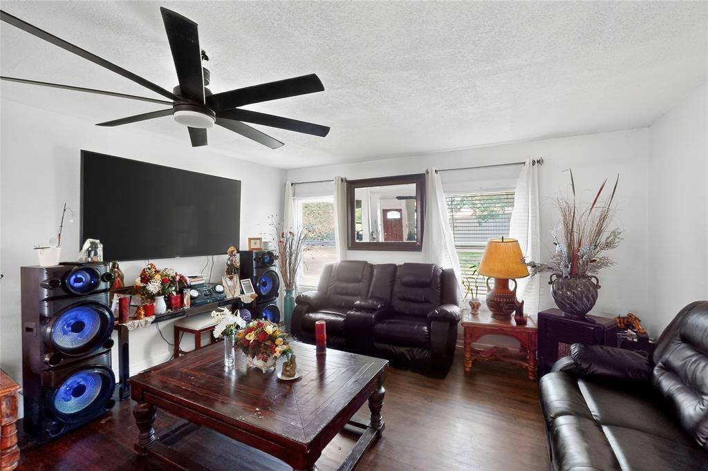 729 East Reno Road, Reno, TX 76020