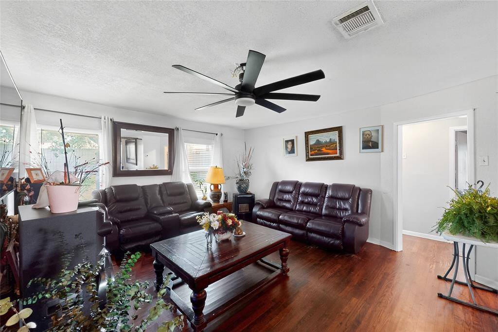 729 East Reno Road, Reno, TX 76020