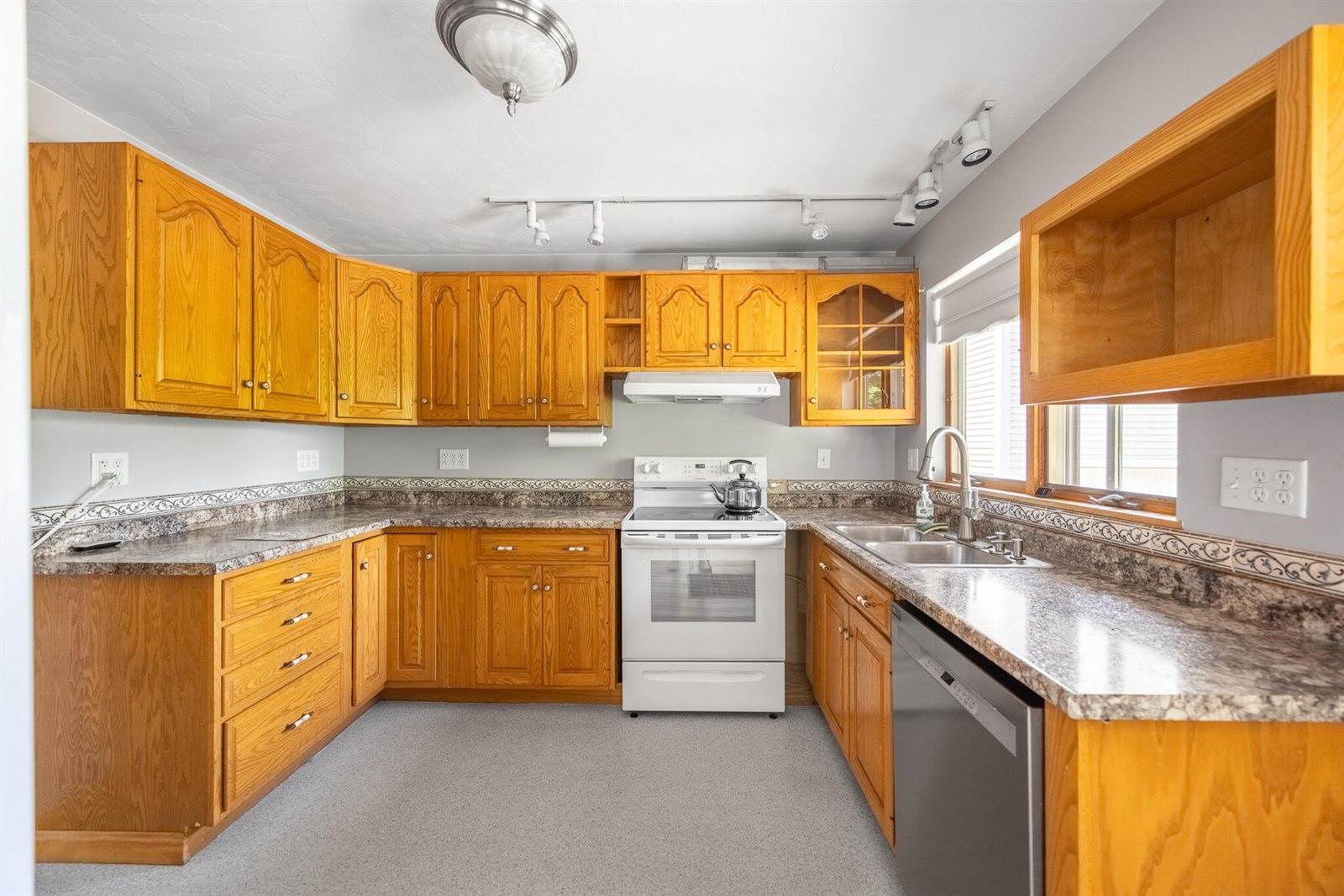 28 Park Avenue East, Brewer, ME 04412