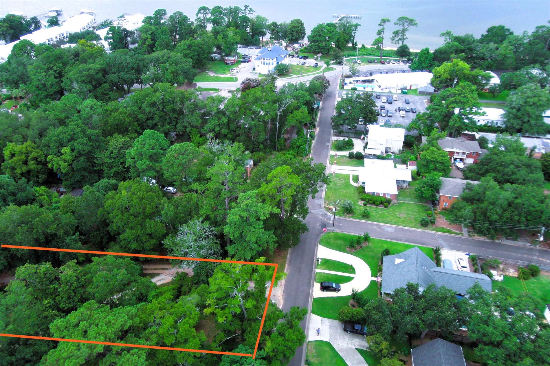 104 Laurel Ave, Fairhope, AL 36532