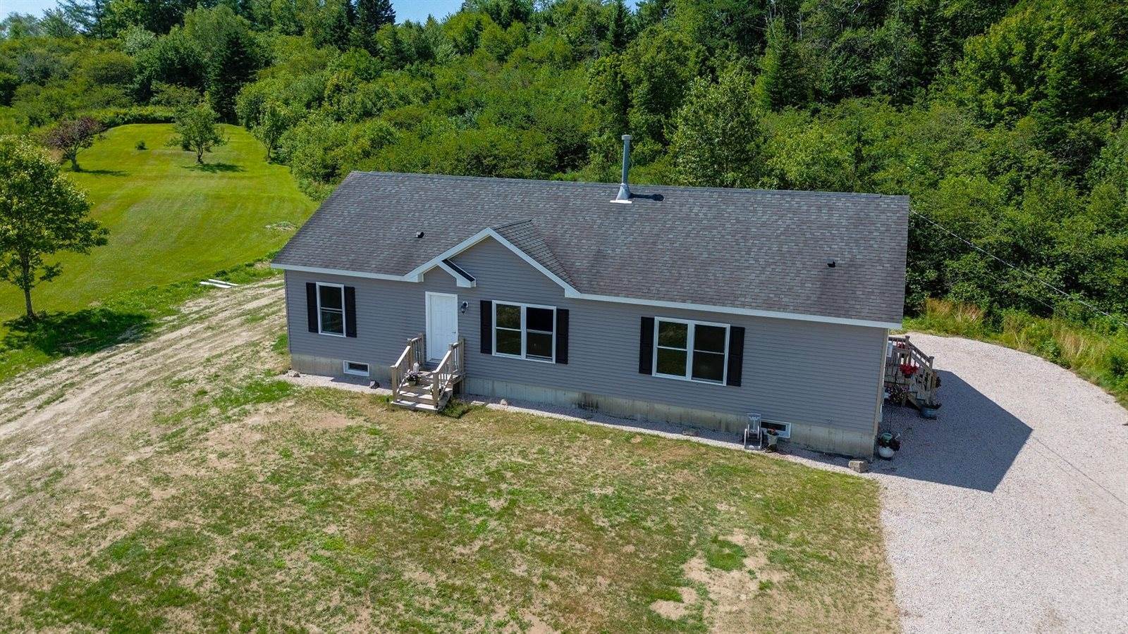 4 Hooper Lane, Machias, ME 04654