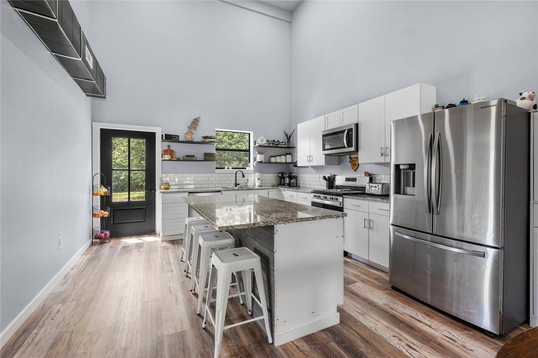 20684 Leonard Ranch Road, Gravette, AR 72736