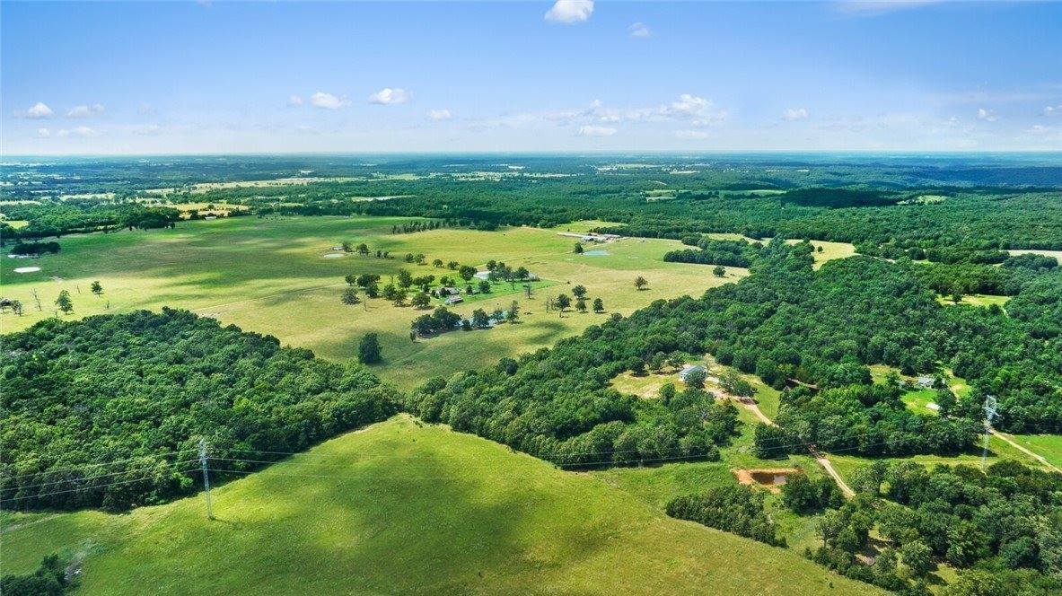 20684 Leonard Ranch Road, Gravette, AR 72736