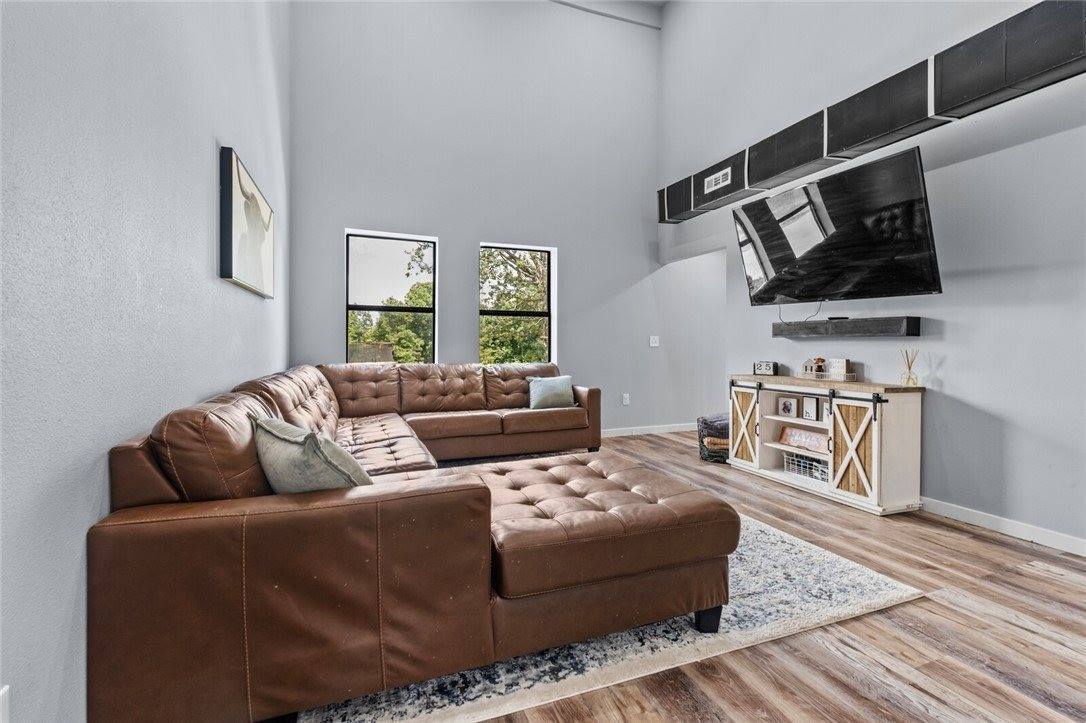 20684 Leonard Ranch Road, Gravette, AR 72736