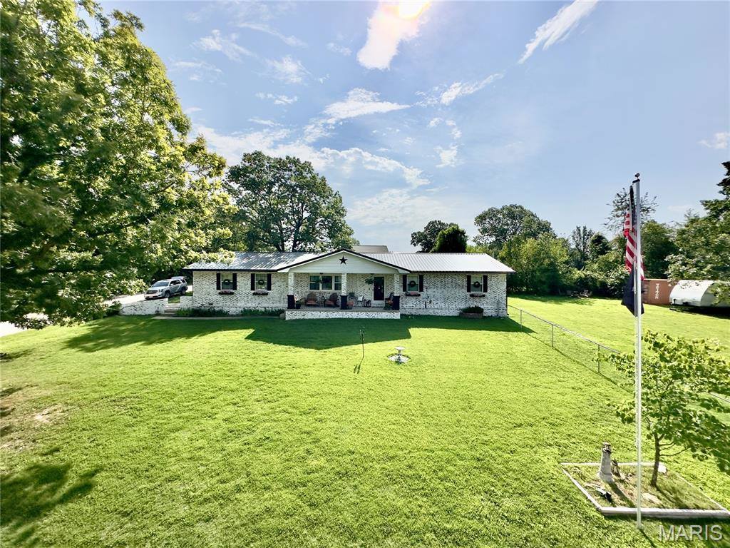 14490 Hilltop Road, Saint Robert, MO 65584