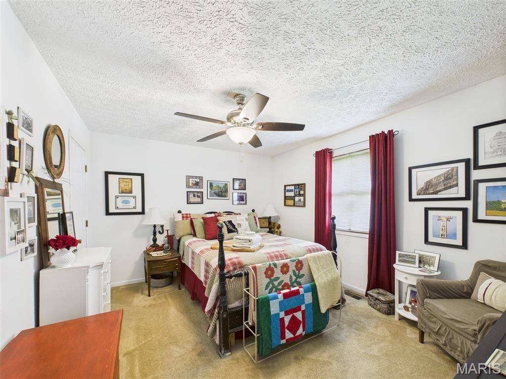 14490 Hilltop Road, Saint Robert, MO 65584