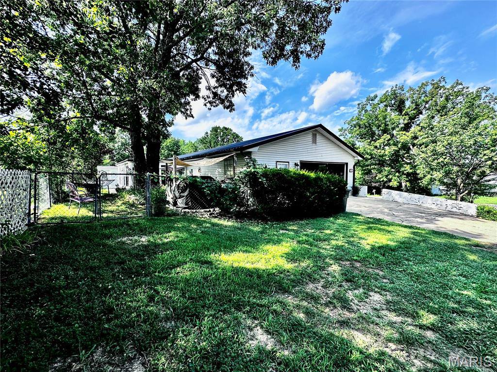 14490 Hilltop Road, Saint Robert, MO 65584