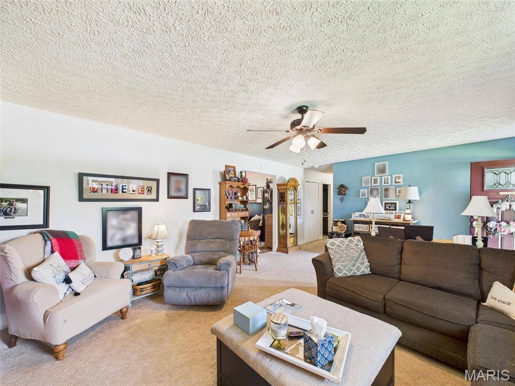 14490 Hilltop Road, Saint Robert, MO 65584