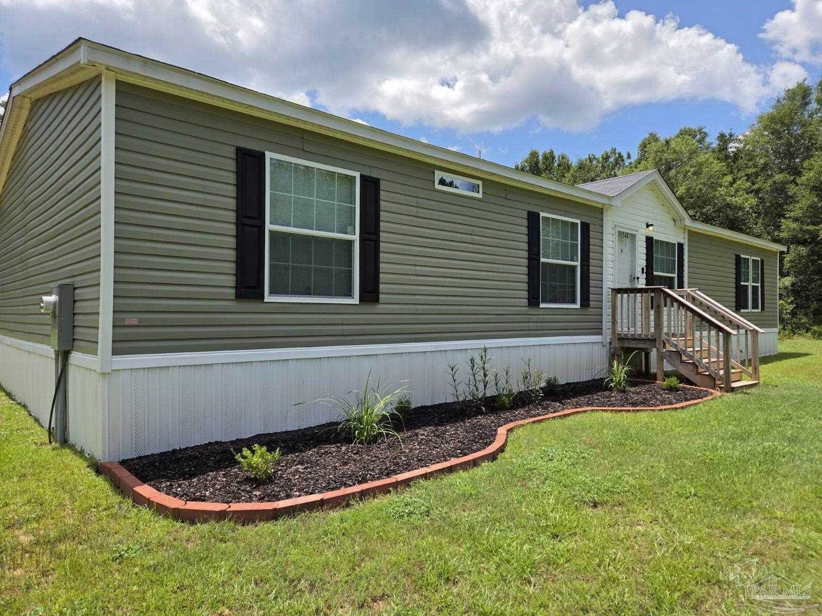 548 Pecan Ln, Holt, FL 32564