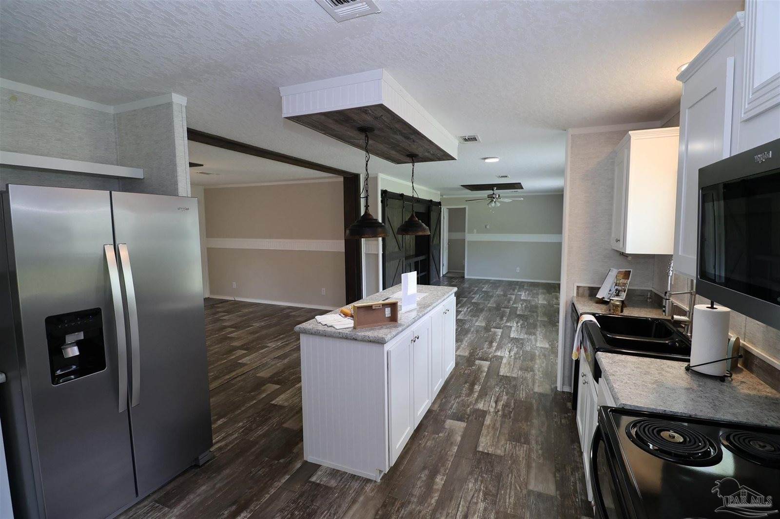 548 Pecan Ln, Holt, FL 32564