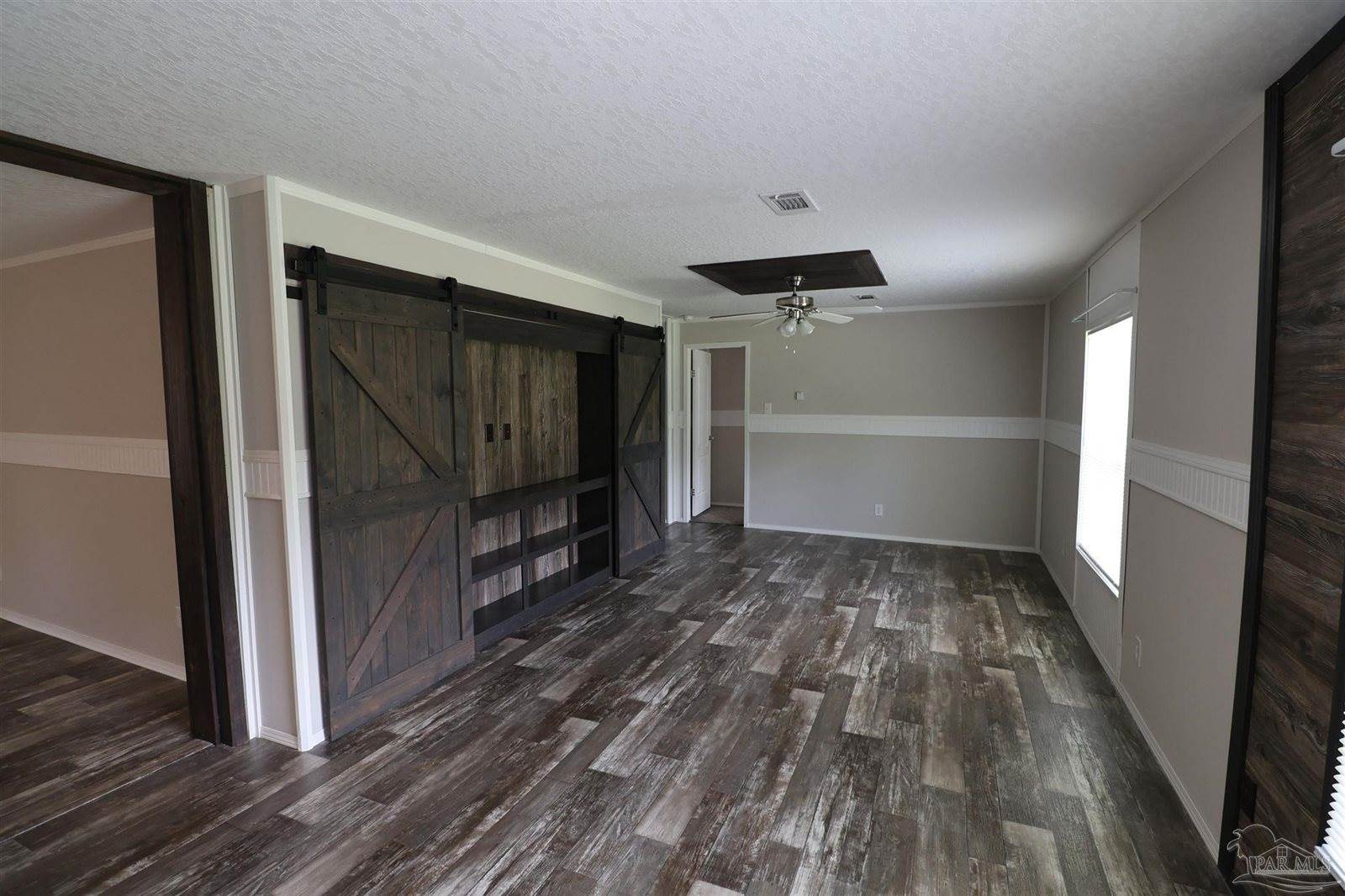 548 Pecan Ln, Holt, FL 32564