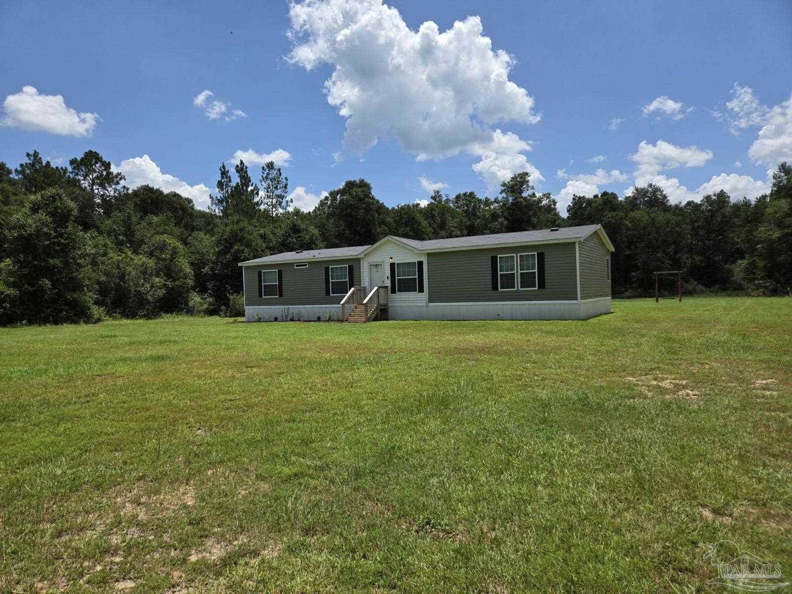 548 Pecan Ln, Holt, FL 32564