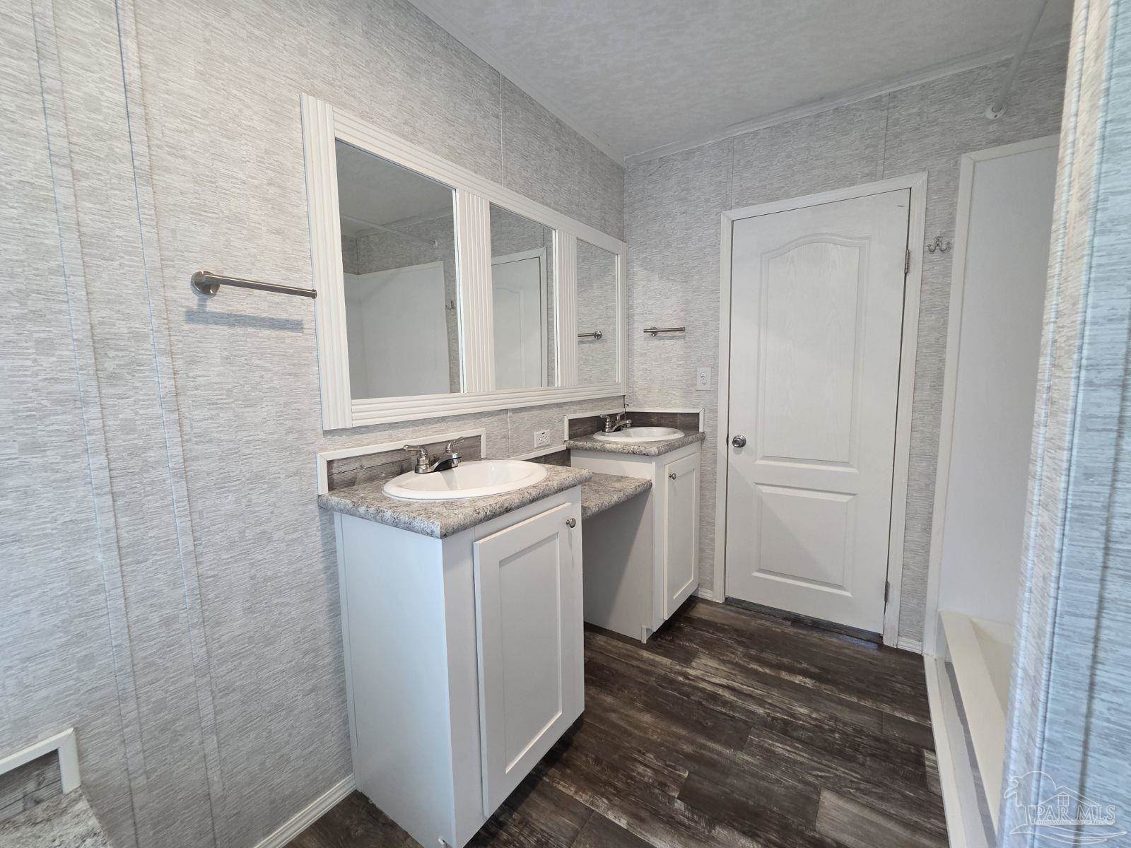 548 Pecan Ln, Holt, FL 32564