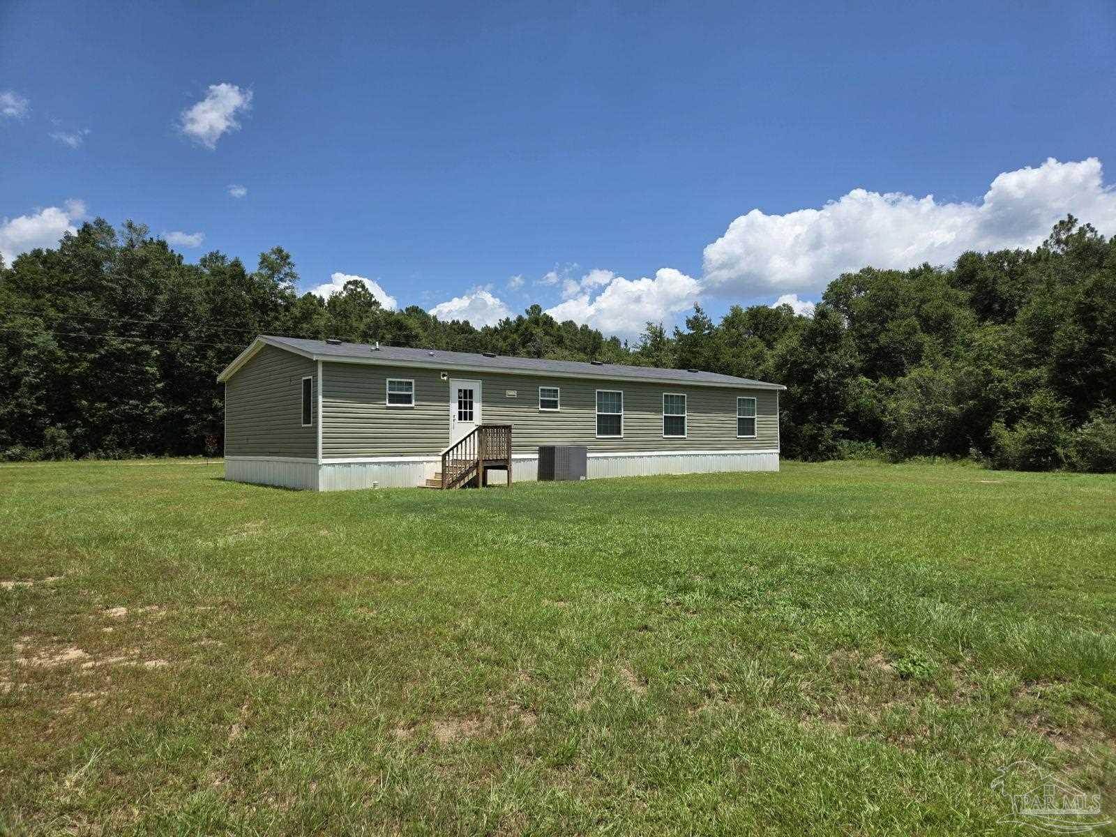 548 Pecan Ln, Holt, FL 32564