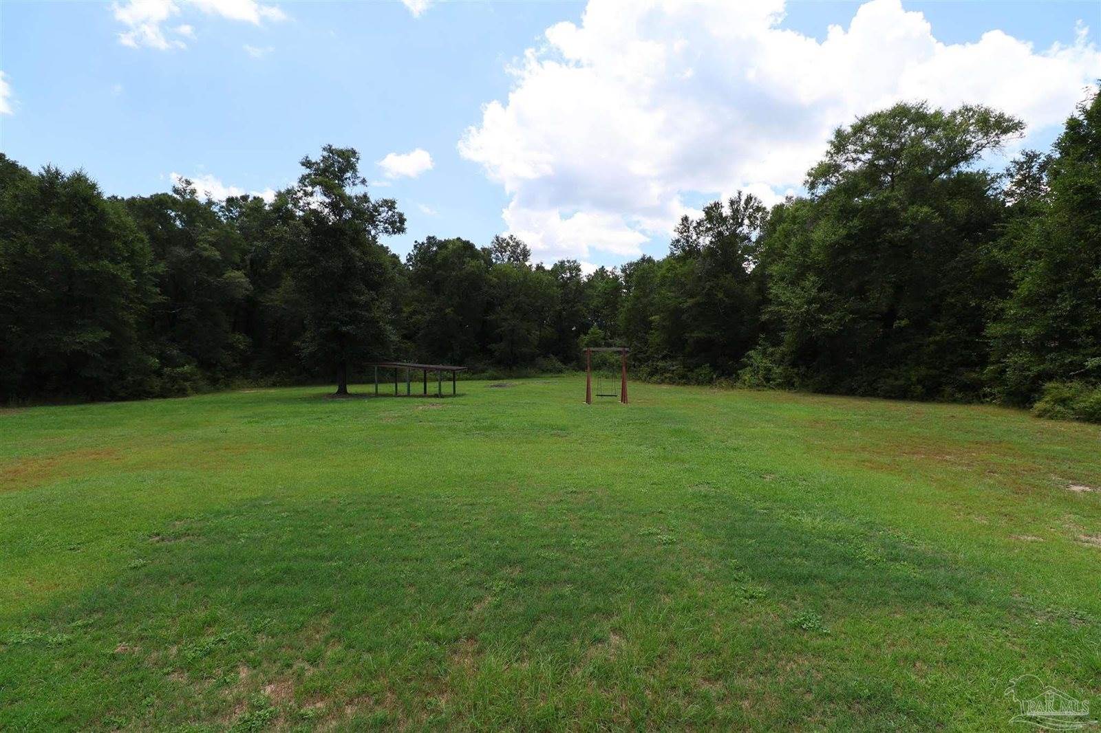 548 Pecan Ln, Holt, FL 32564