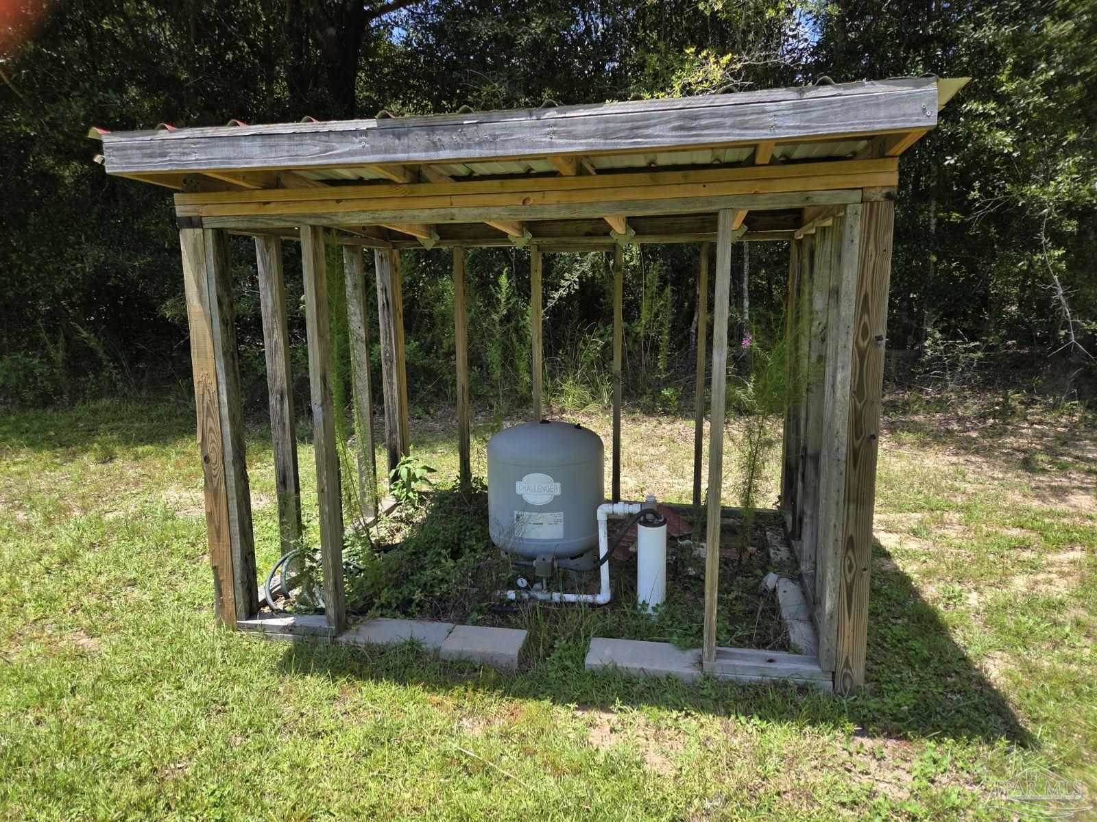 548 Pecan Ln, Holt, FL 32564