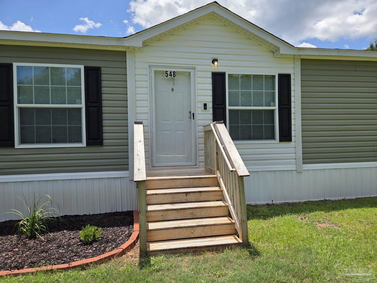 548 Pecan Ln, Holt, FL 32564