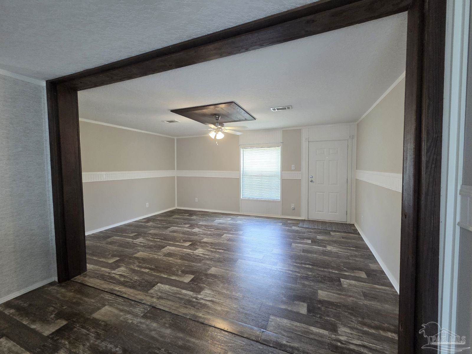 548 Pecan Ln, Holt, FL 32564