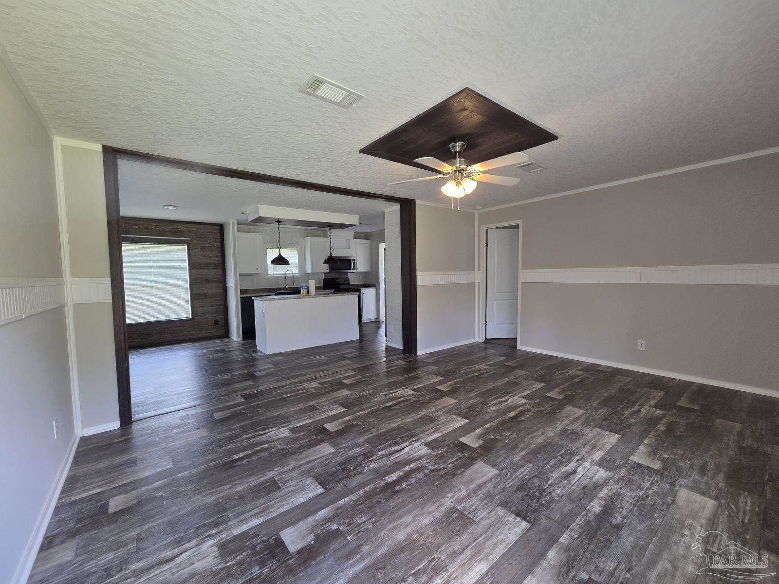 548 Pecan Ln, Holt, FL 32564