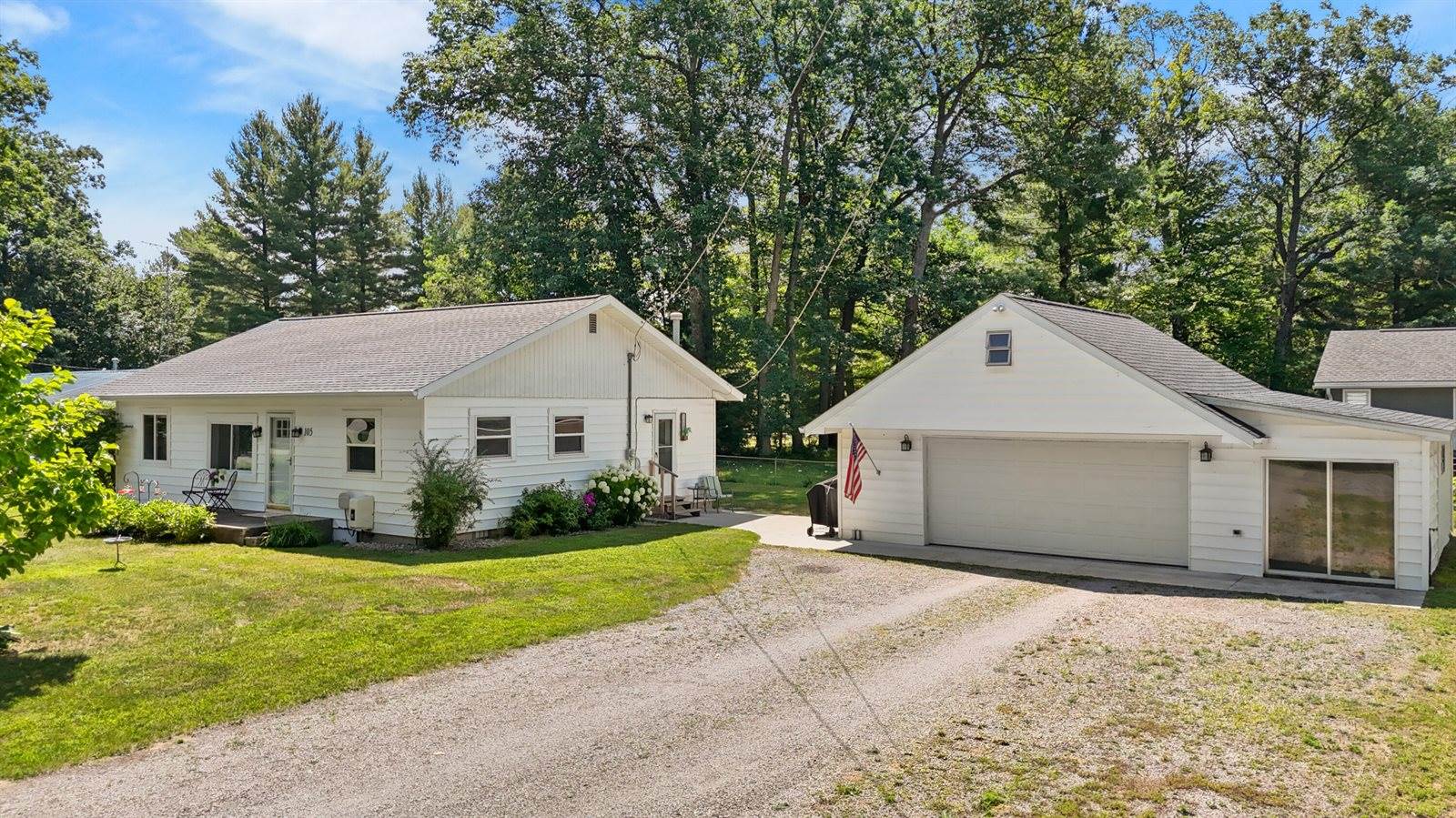 105 Mallard Avenue, Houghton Lake, MI 48629