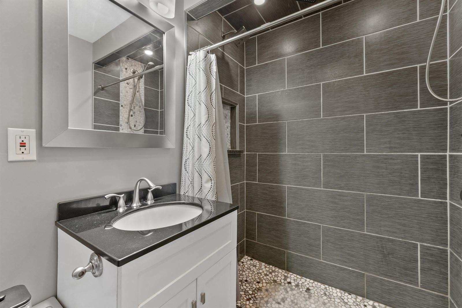 105 Mallard Avenue, Houghton Lake, MI 48629