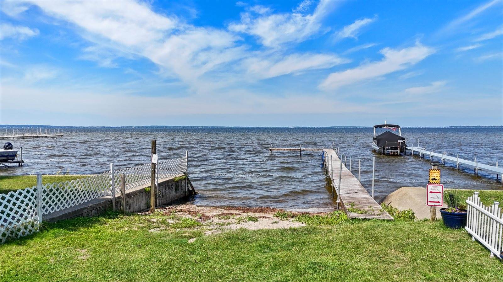 105 Mallard Avenue, Houghton Lake, MI 48629