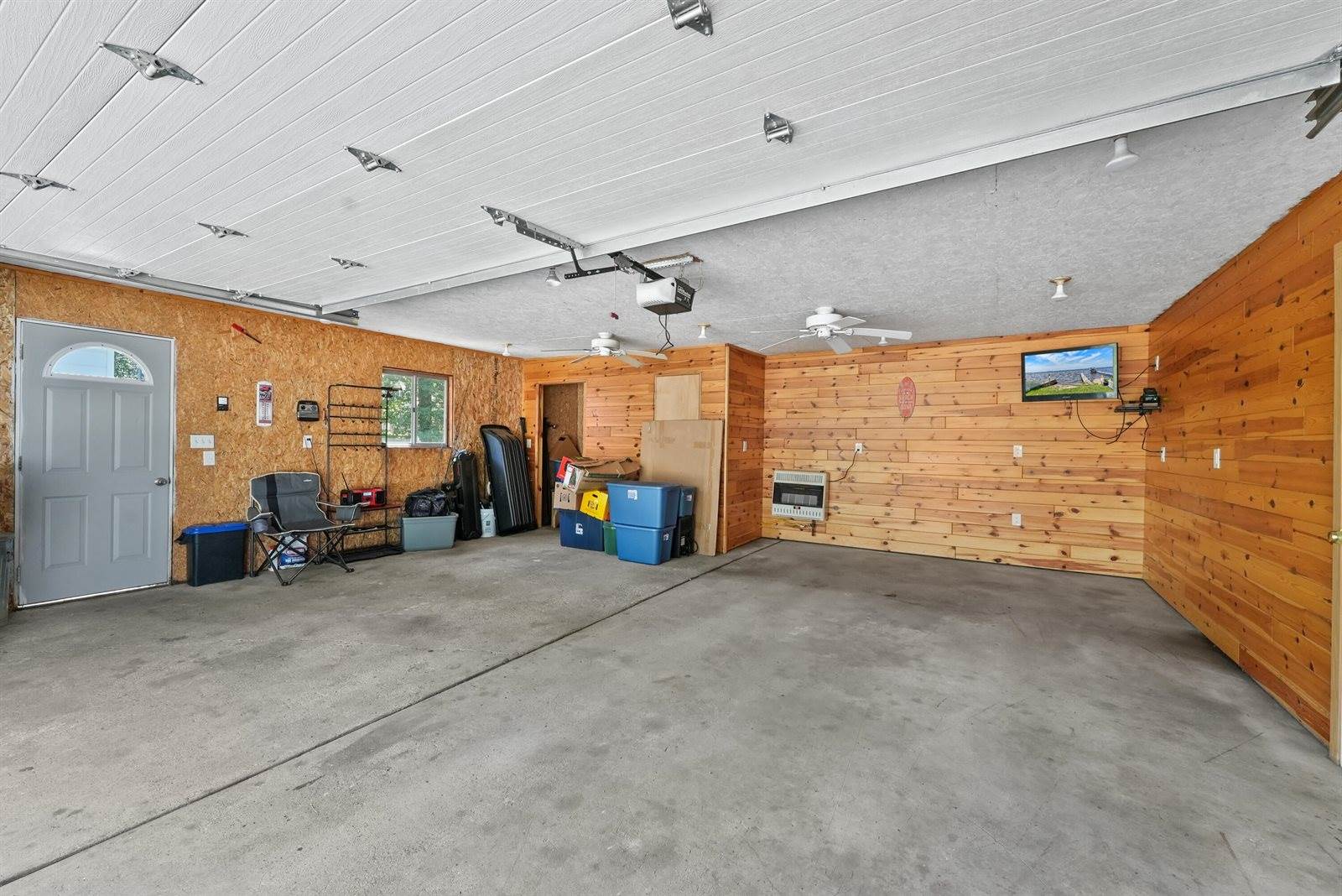 105 Mallard Avenue, Houghton Lake, MI 48629