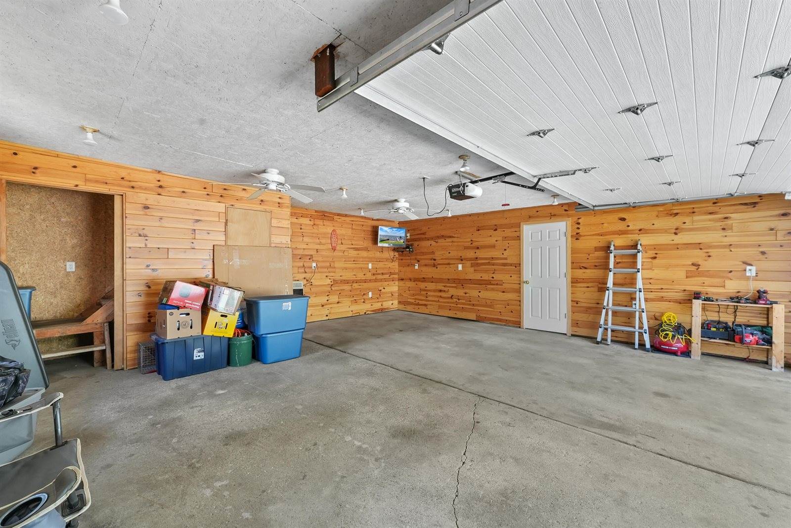 105 Mallard Avenue, Houghton Lake, MI 48629