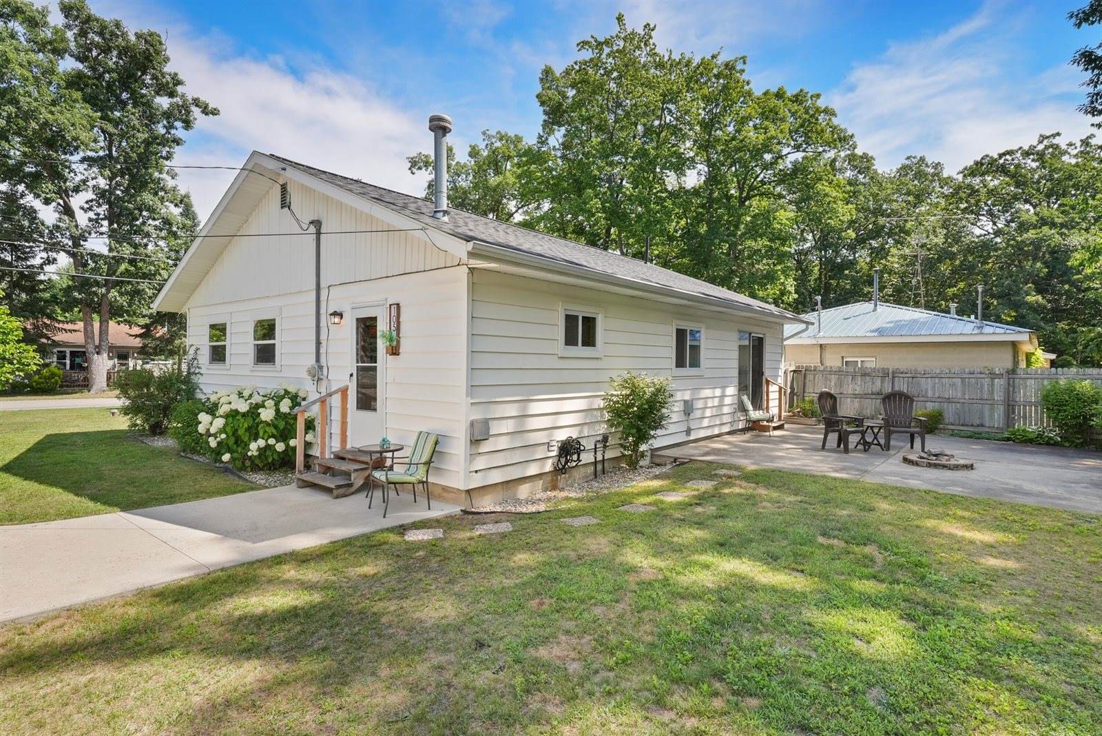 105 Mallard Avenue, Houghton Lake, MI 48629