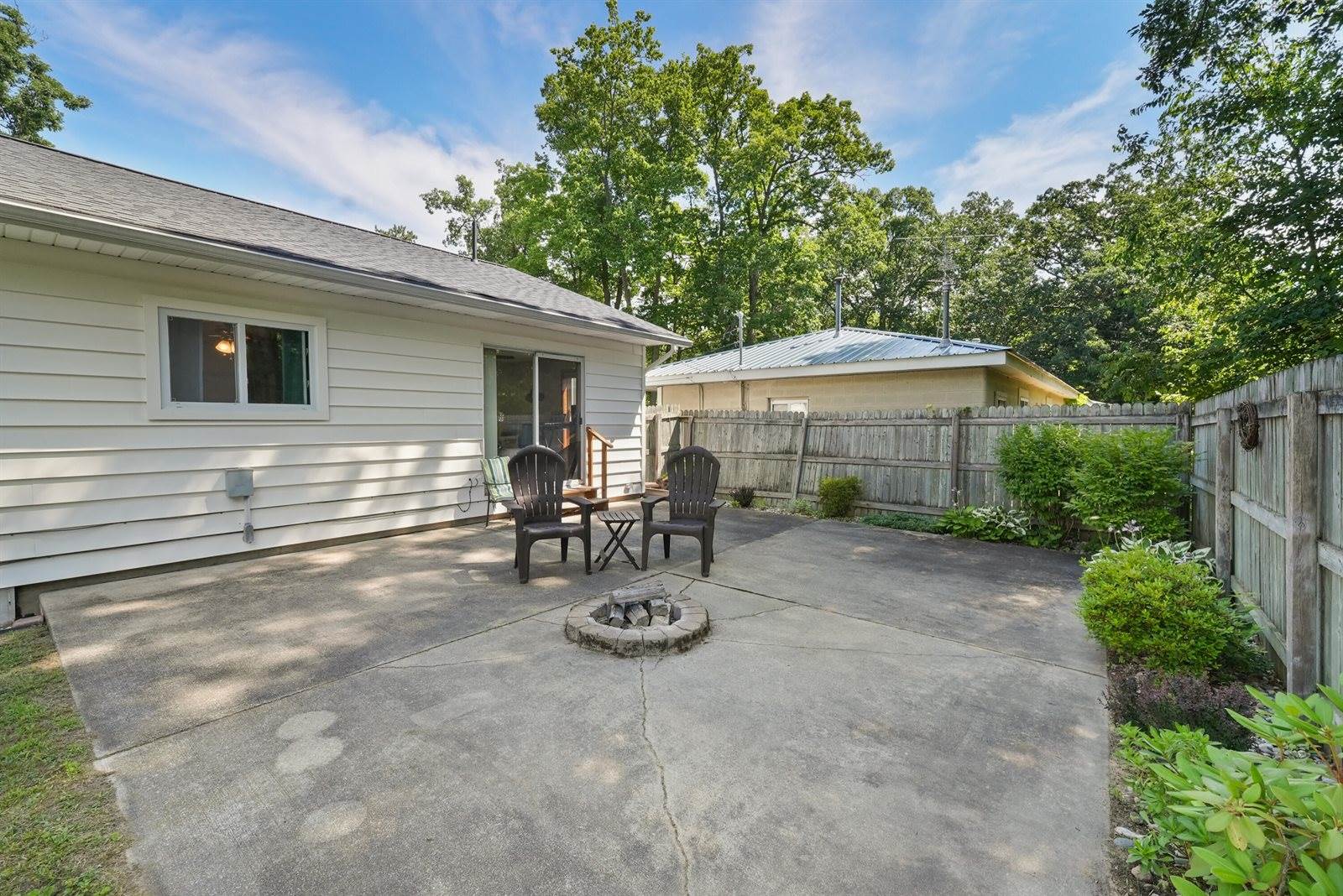 105 Mallard Avenue, Houghton Lake, MI 48629