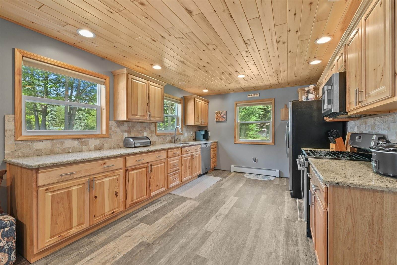 105 Mallard Avenue, Houghton Lake, MI 48629