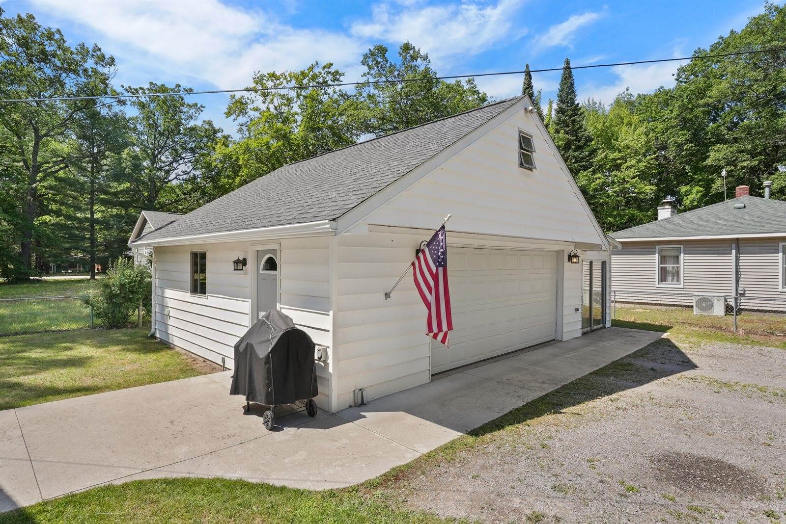 105 Mallard Avenue, Houghton Lake, MI 48629