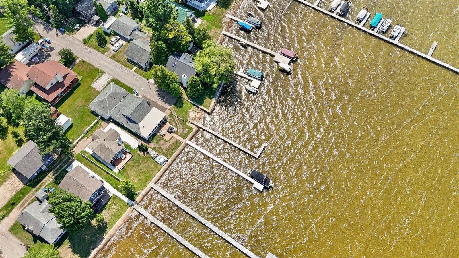 105 Mallard Avenue, Houghton Lake, MI 48629