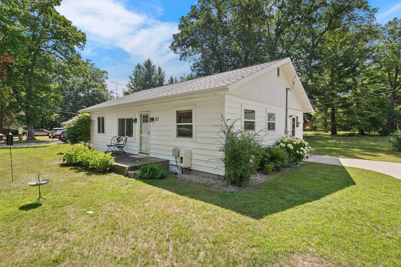 105 Mallard Avenue, Houghton Lake, MI 48629