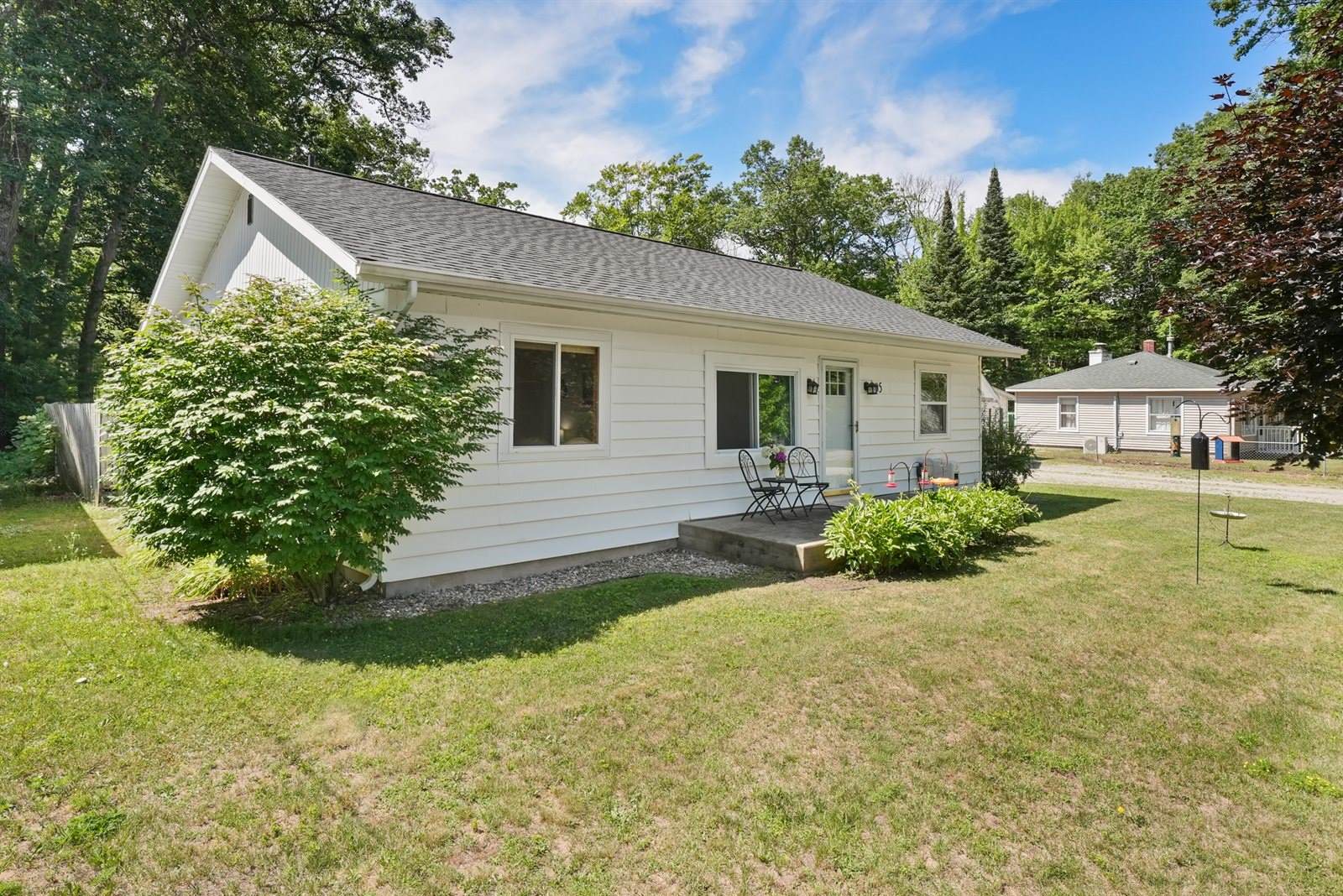 105 Mallard Avenue, Houghton Lake, MI 48629