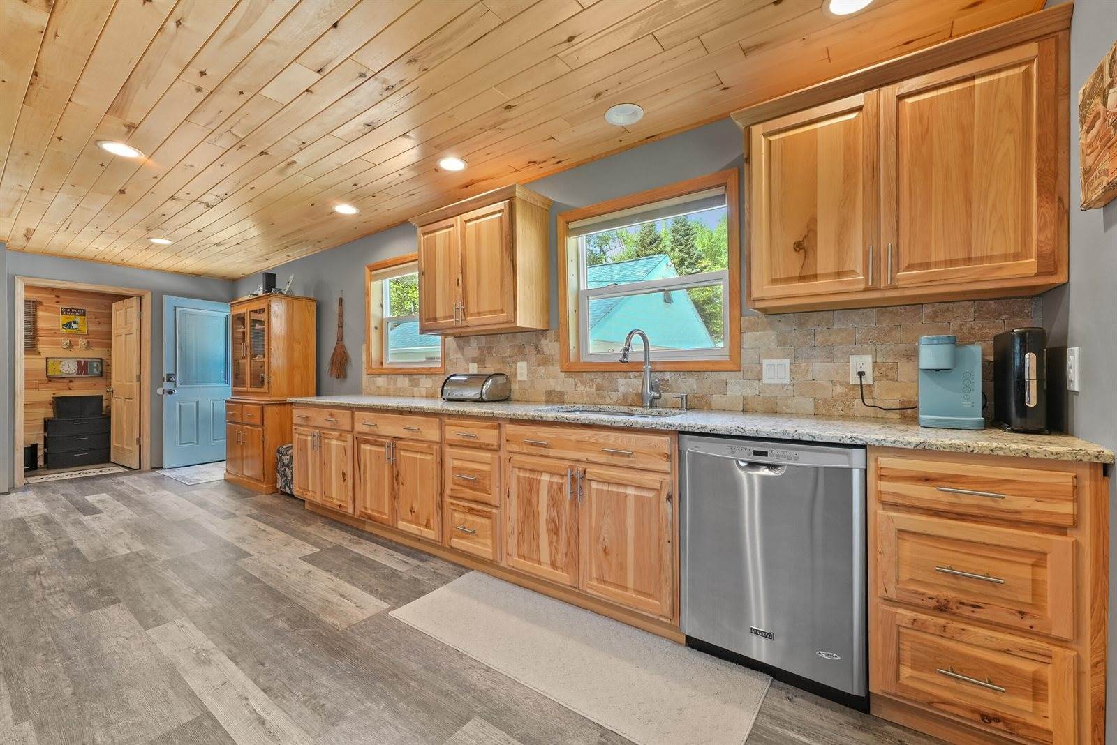 105 Mallard Avenue, Houghton Lake, MI 48629