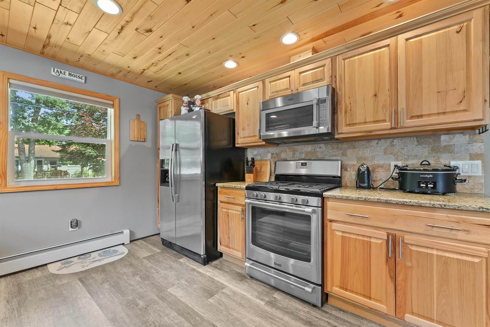 105 Mallard Avenue, Houghton Lake, MI 48629