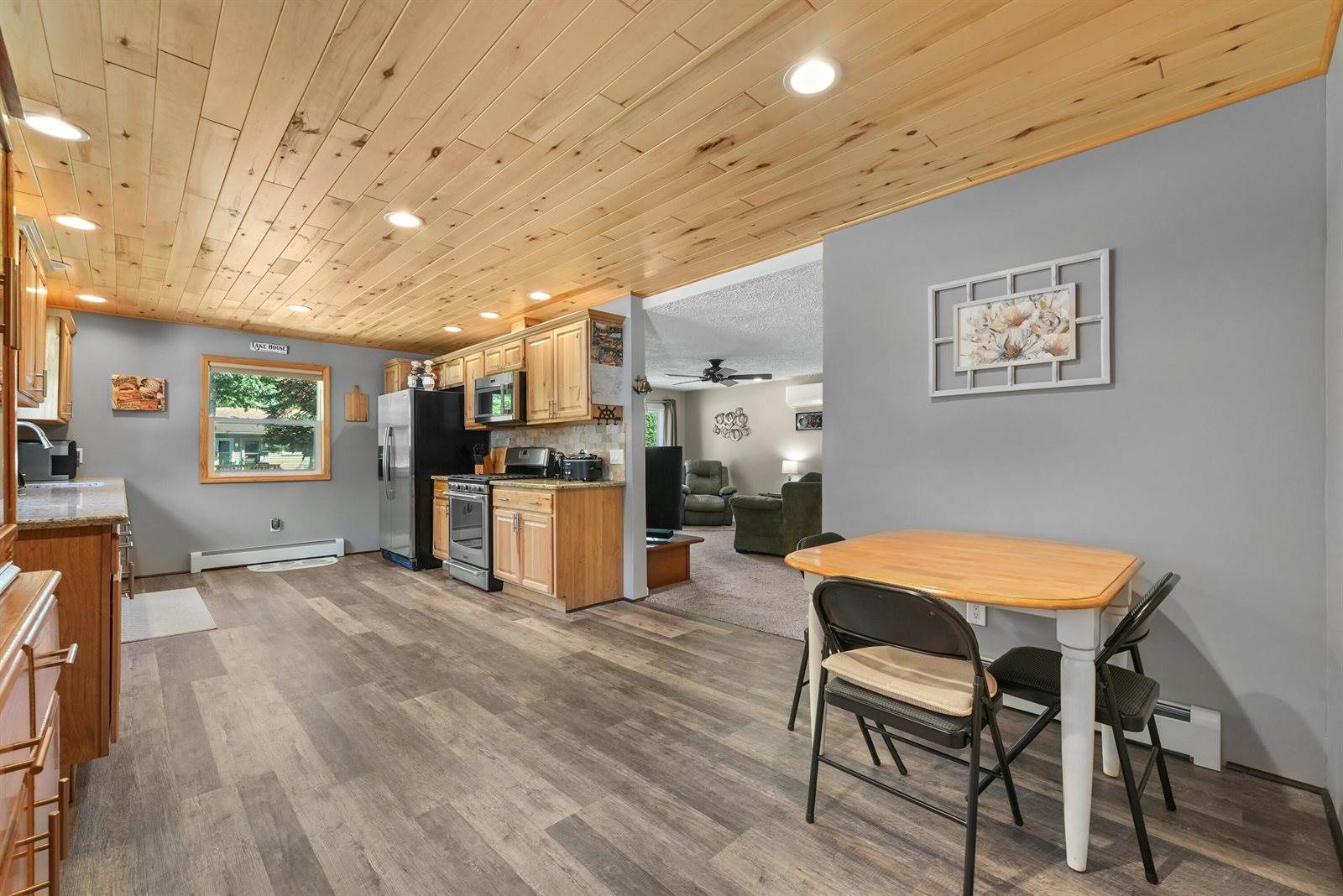 105 Mallard Avenue, Houghton Lake, MI 48629